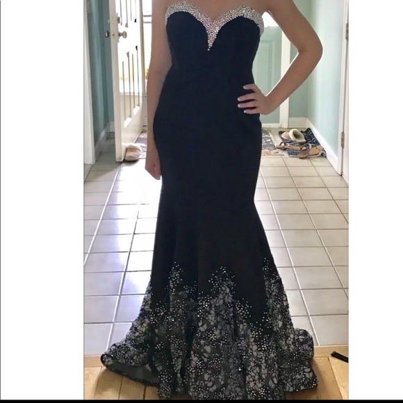 Prom dress - Picture 2 of 4